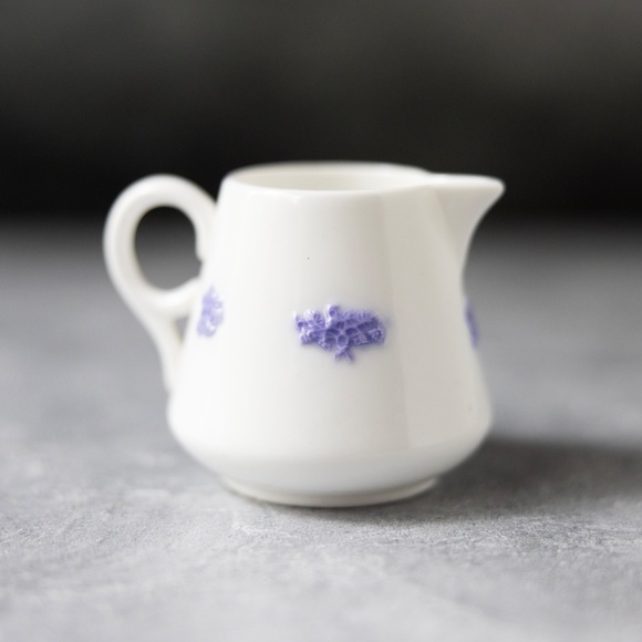 Royal Adderley Blue Chelsea Creamer England white embossed grapes print 2 5/8" - Picture 3 of 6